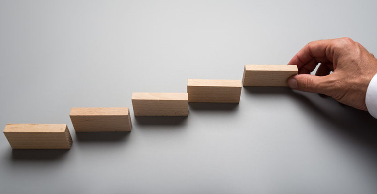 哪種情況下，賣家可以向亞馬遜平臺申訴索賠多收取的款項？