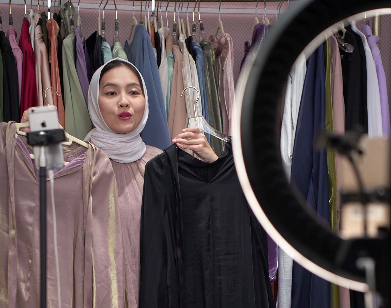 特寫：疫情下，廣州服裝批發城商戶的出海困局