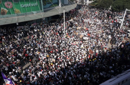 1614223212239526.png 東南亞該國(guó)爆發(fā)十萬人大游行,航運(yùn)暫停、港口業(yè)務(wù)中斷