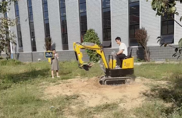 挖掘機開進直播間，出海企業(yè)正在演繹新的可能