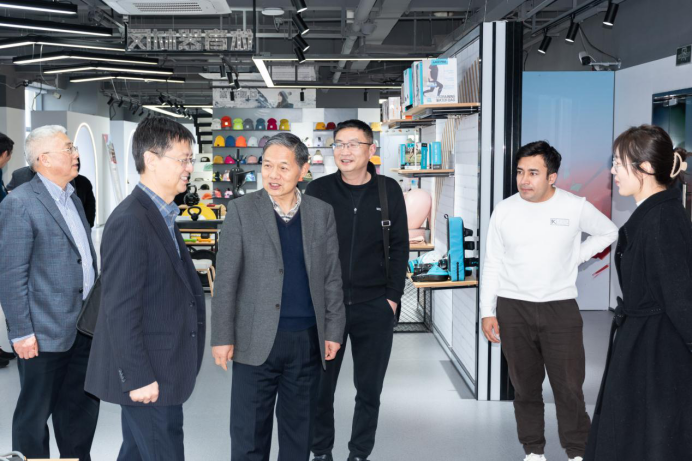 江蘇省進出口商會會長笪家祥一行、沈陽市于洪區區長馬明良一行參觀南通選品中心